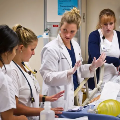 Health science student talking to a faculty member in the lab